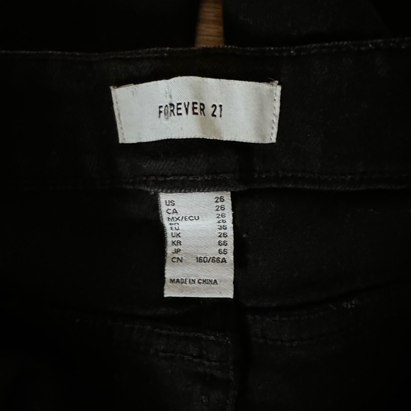 BLACK FLARE JEANS - Picture 3 of 3